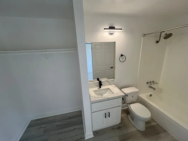 VRA27 LLC- "Villa Regency Apartments" — Photo 5