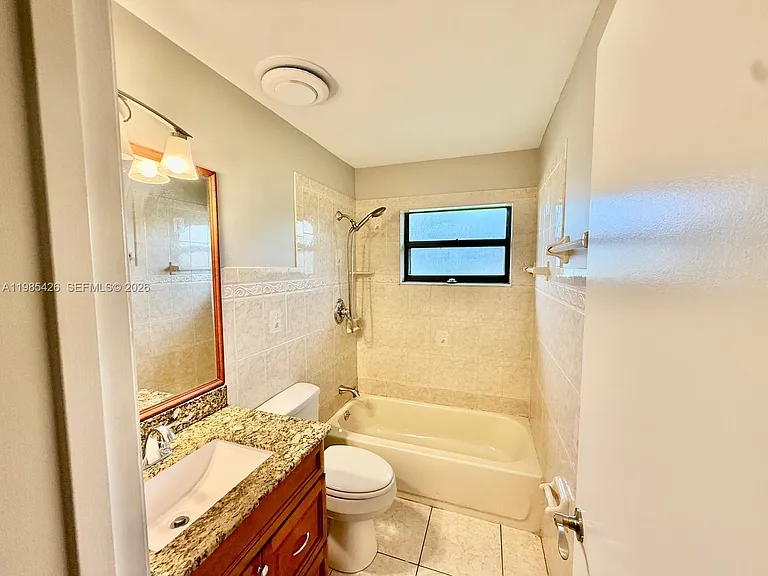 210 SW Voltair Ter — Photo 9