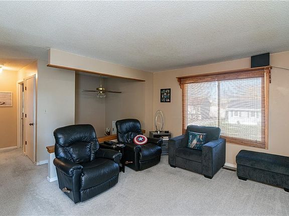 4th image of 810 Parkview Ln