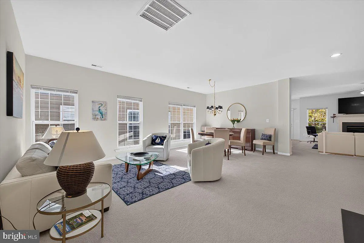 2 bed, 2.0 bath, 1914 sqft, $2,400 — Photo 4