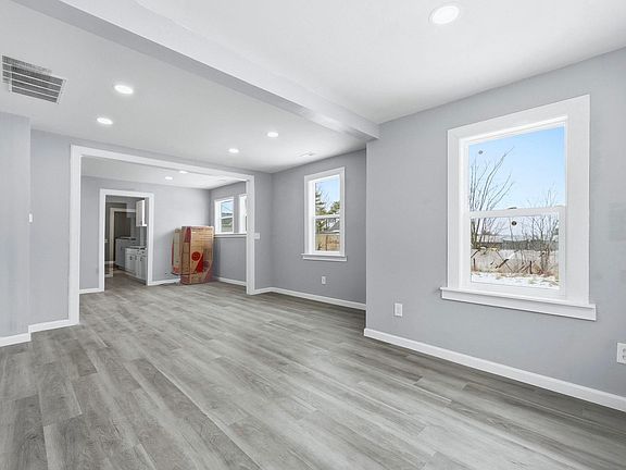 3rd image of 3911 Eastway Dr