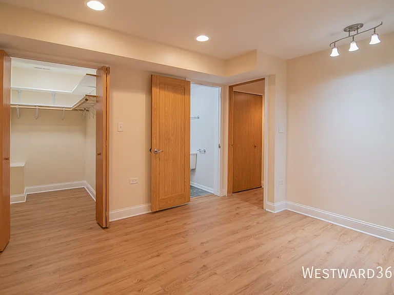 1546 N Mohawk St #1 — Photo 11