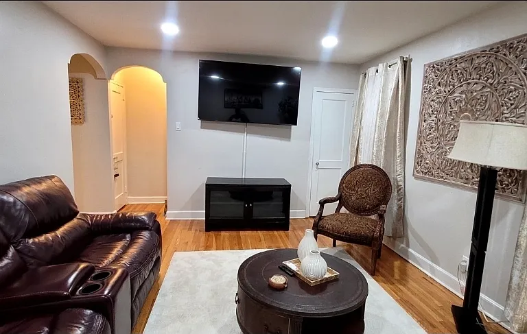 6413 Malvern Ave #B — Photo 2