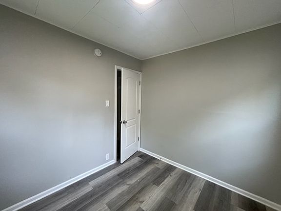 5th image of 1607 Kenmore Ave