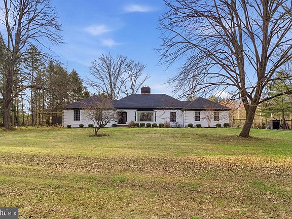 2nd image of 148 Lambertville Hopewell Rd