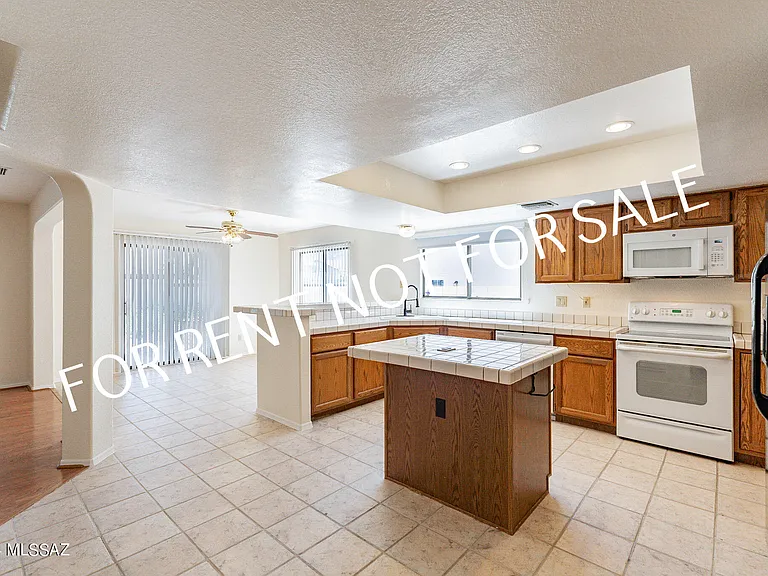 12490 N Copper Queen Way — Photo 18