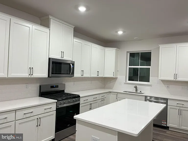 507 Titanium St — Photo 16