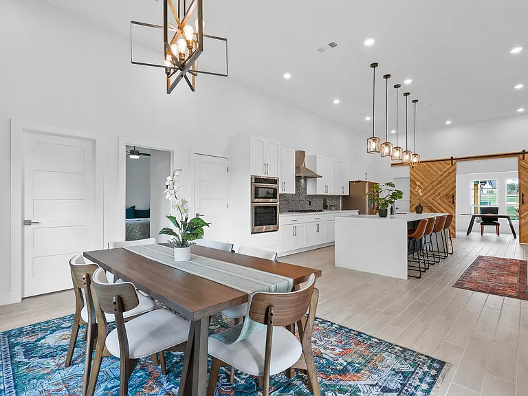 4013 Legend Trl — Photo 18