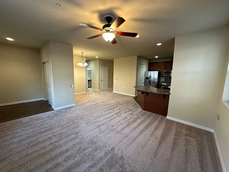 1613B Burnside Pl — Photo 3