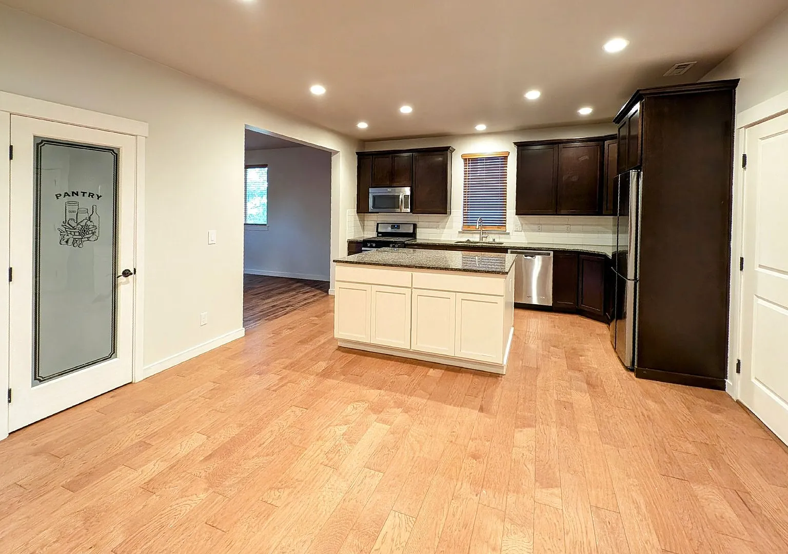 Downtown Snohomish Air-Conditioned House with easy Hwy 9 access — Photo 3