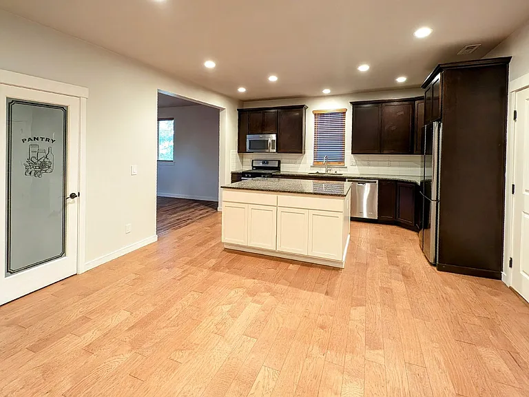 625 Covington Ave — Photo 3