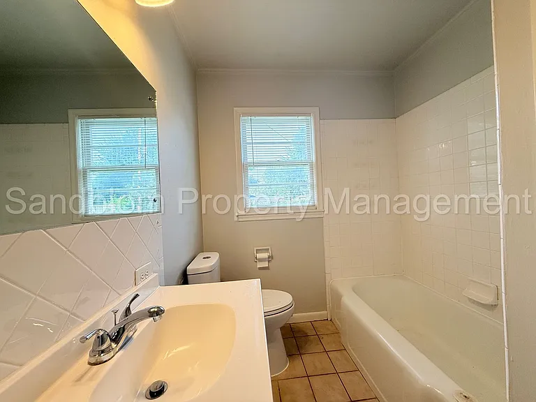 4624 E 24th Pl — Photo 14