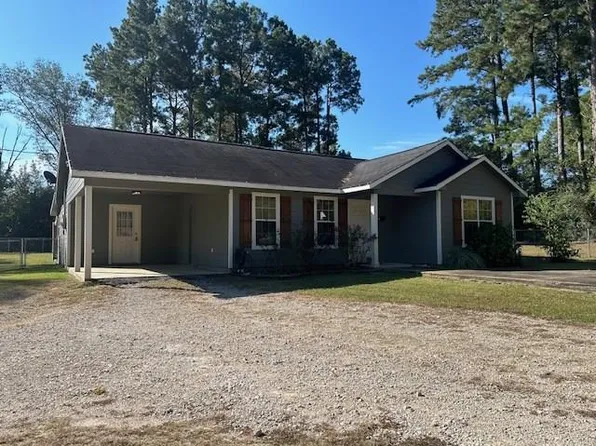 102 Bradshaw St, Center, TX 75935