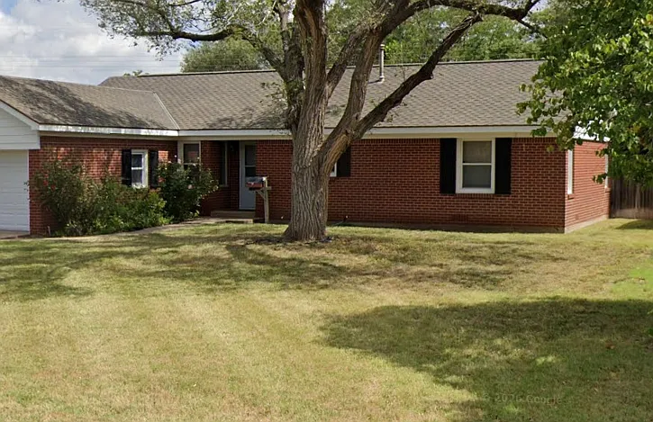 2103 Parker St — Photo 2