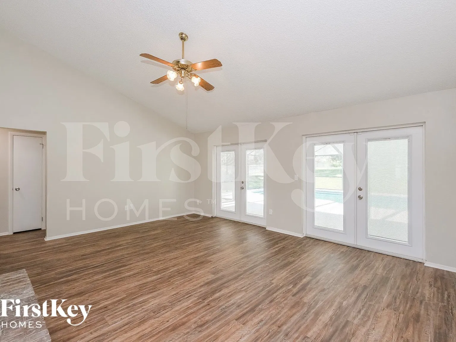 4 bed, 2.0 bath, 1550 sqft, $2,240 — Photo 3
