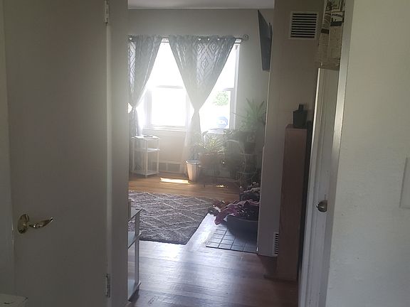 5th image of 107 Sloan Cir