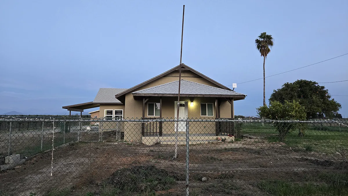 Building Photo - 2494 S Leonard Ave #A
