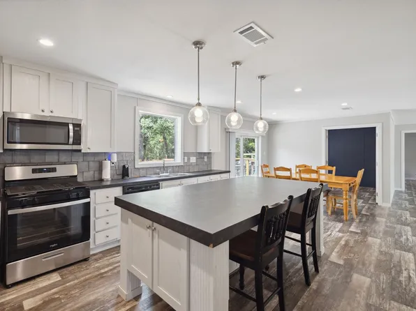 117 Griffin St, Azle, TX 76020