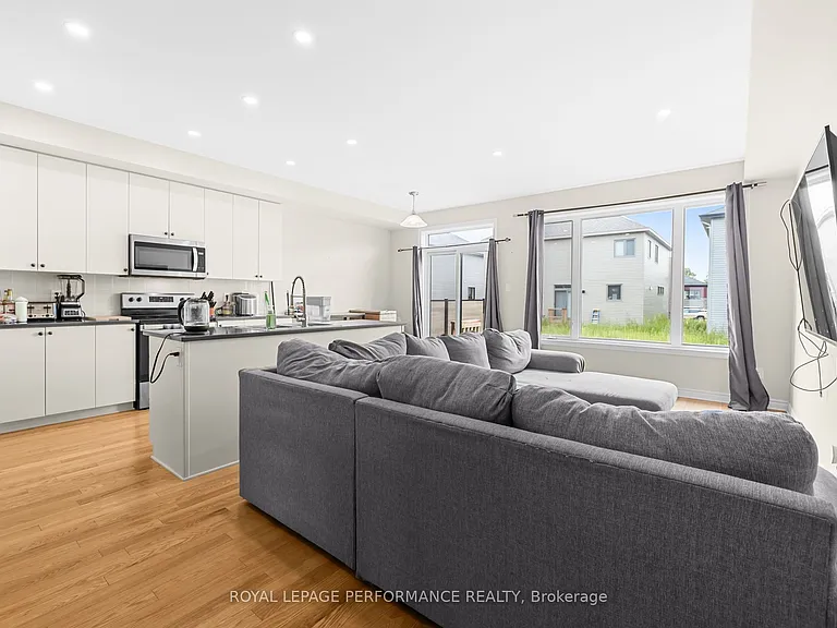 709 Namur St — Photo 10