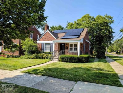 1292 Hampton Rd, Grosse Pointe Woods, MI, 48236