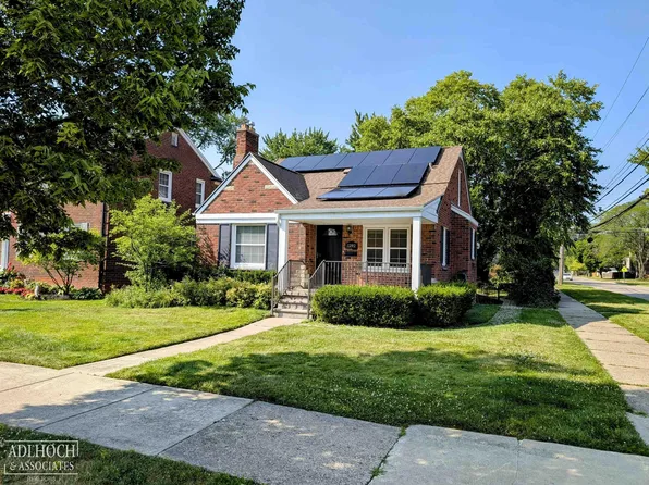 1292 Hampton Rd, Grosse Pointe Woods, MI 48236