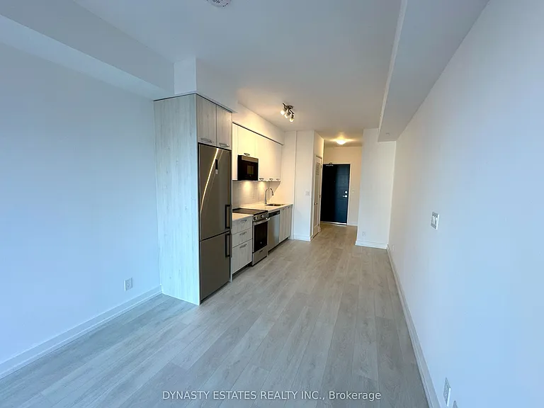 75 James St S #908 — Photo 9