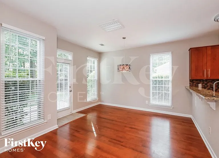 1018 Salmon River Dr — Photo 4