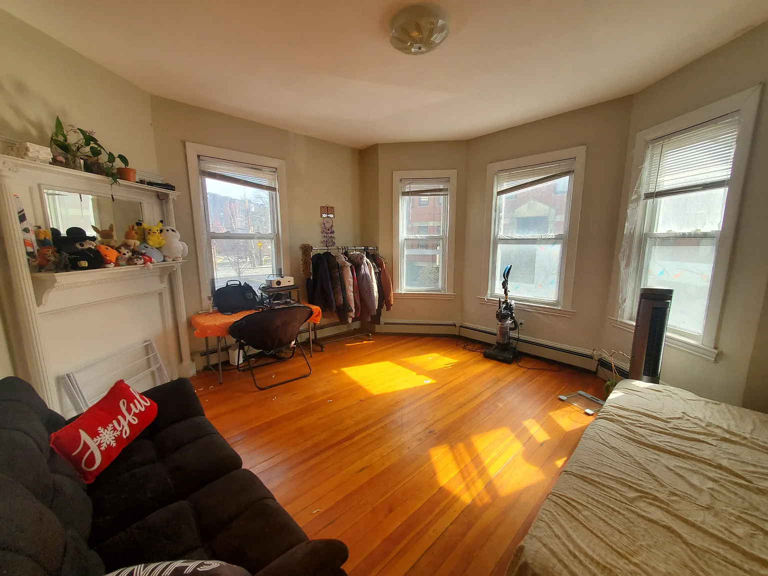 3 bed, 9999 sqft, $3,400 — Photo 2