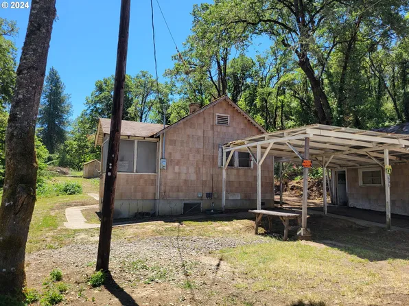 2586 Stearns Ln, Oakland, OR 97462