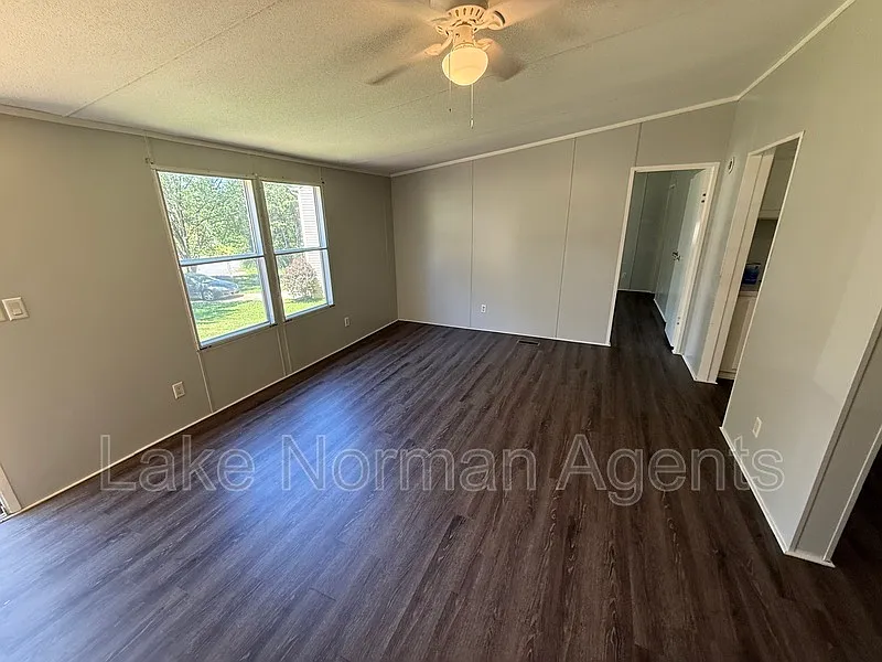4 bed, 2.0 bath, $1,750 — Photo 2