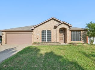 4639 Yellowleaf Dr, Grand Prairie, TX 75052
