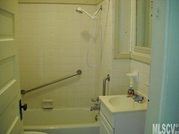 5th image of 105 Burch St
