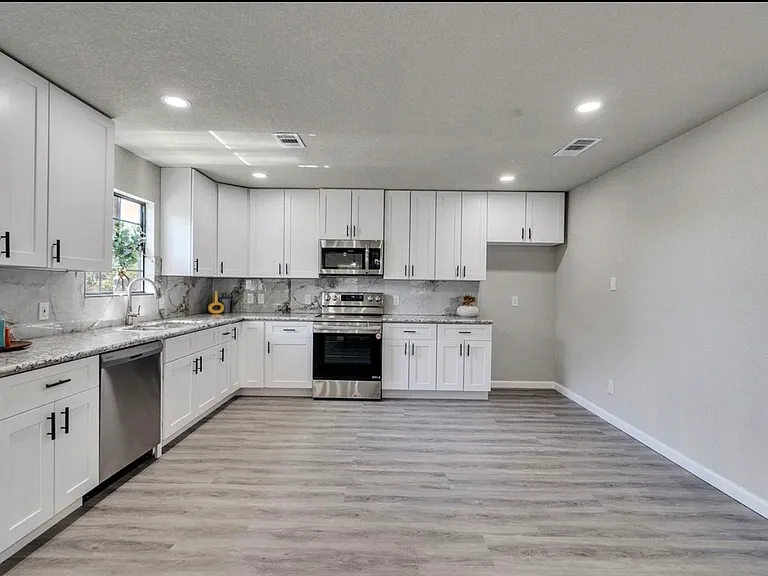 231 Dehart St #1 — Photo 4