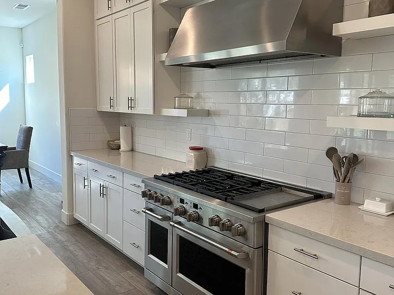627 Lincoln Ct — Photo 3