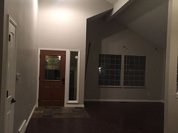 Front entrance vaulted 