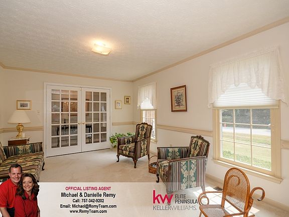 3rd image of 104 Meredith Ln