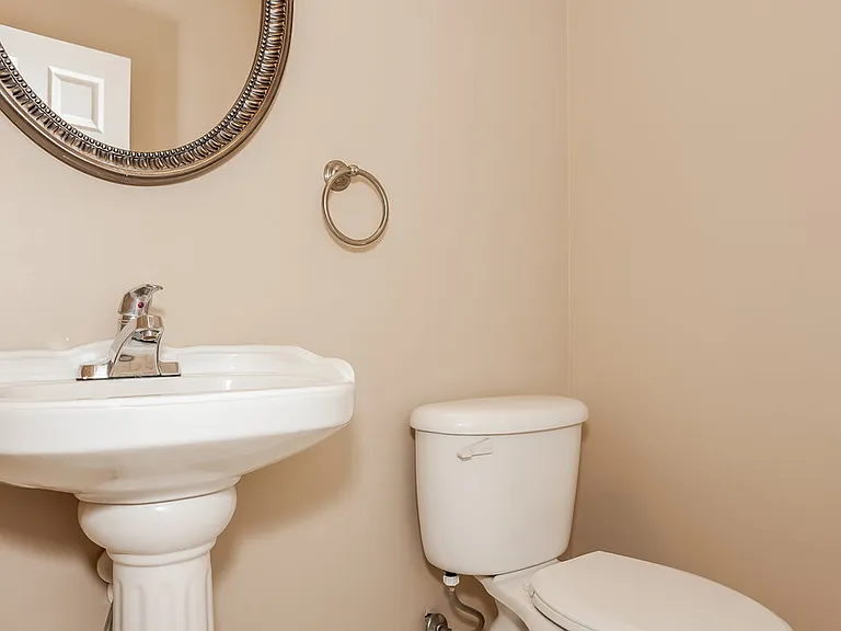 10023 Montrose Dr NW — Photo 16