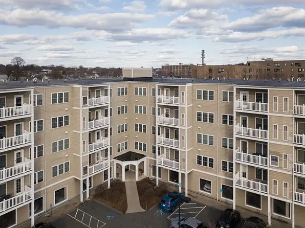 8 Walnut St Unit 408, Peabody, MA 01960