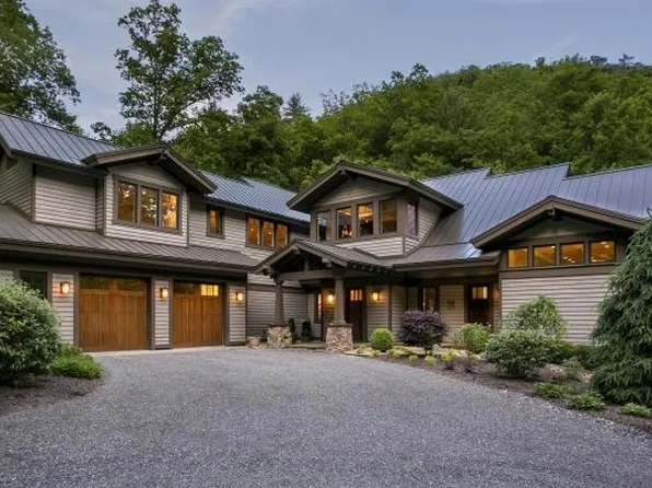 908 Sugar Creek Holw, White Sulphur Springs, WV 24986