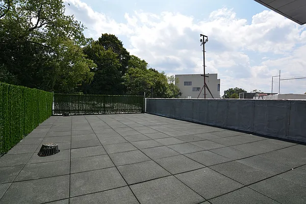 Rented by Hagstrom Management Inc | media 27