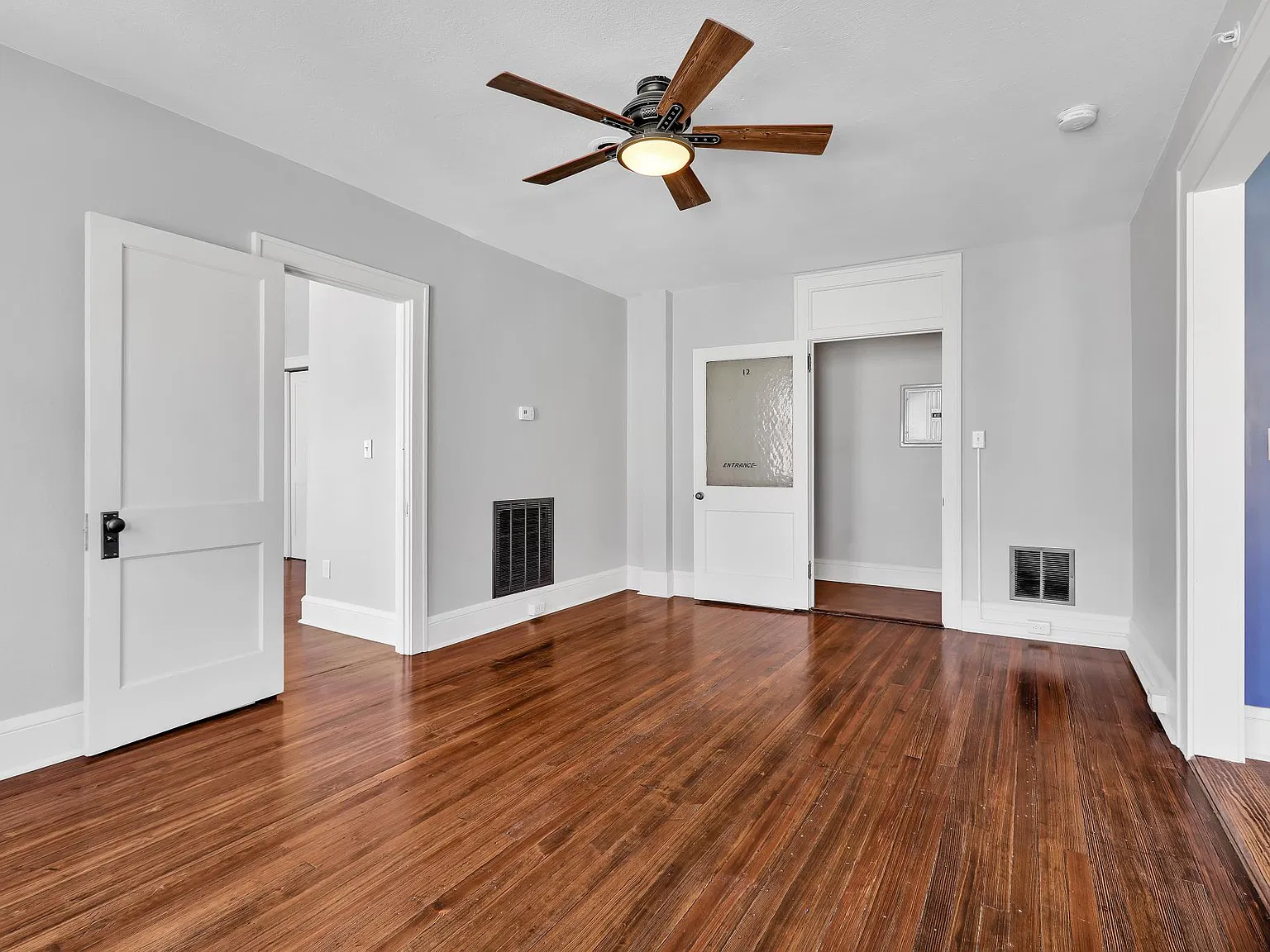 1 bed, 1.5 bath, 800 sqft, $1,150 — Photo 3