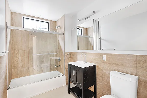 Rented by REZI | media 17