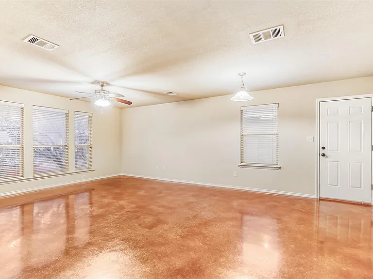 4620 Best Way — Photo 3