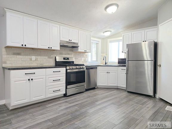 3rd image of 411 Violet St