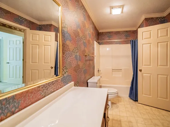 555 Whitney Dr, Paducah, KY 42001