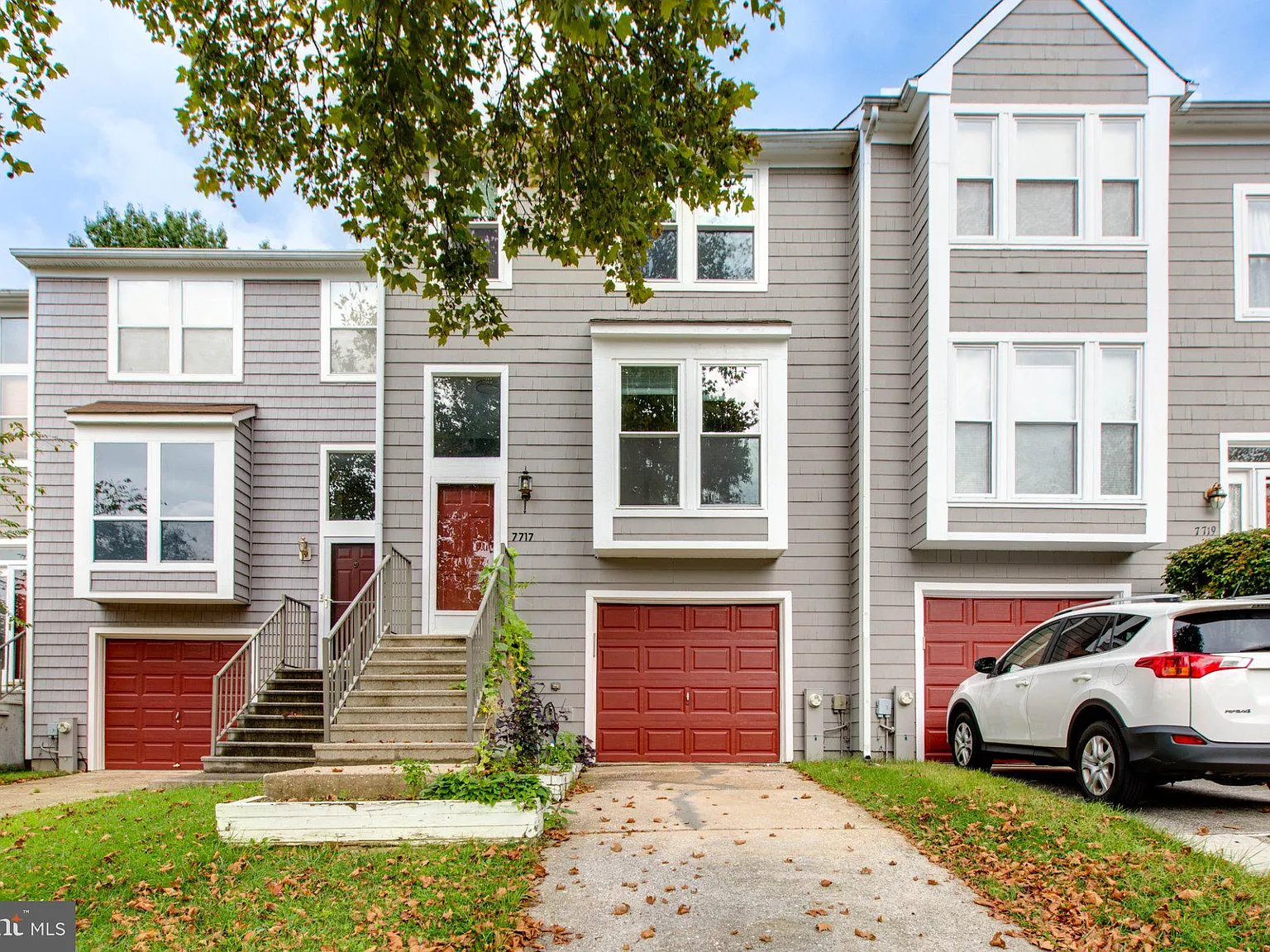 3 bed, 4.0 bath, 1940 sqft, $3,200 — Photo 2