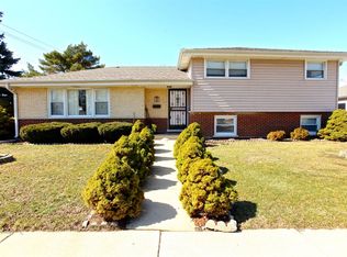 250 Broker Ave, Itasca, IL 60143