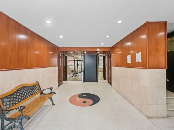 1577 East 17th Street image 4 of 24