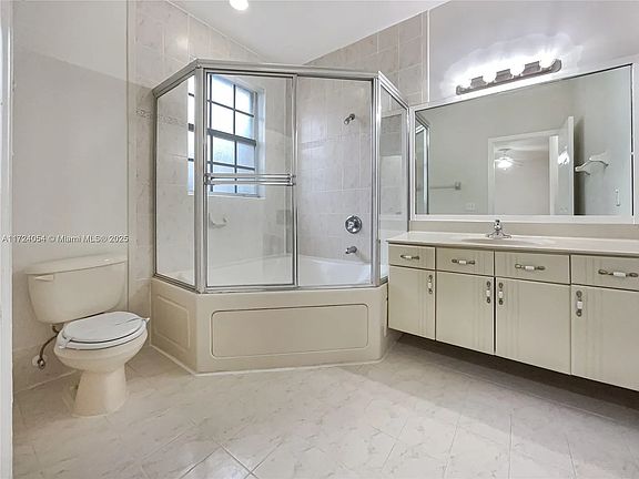 3rd image of 1434 W Park Row Dr