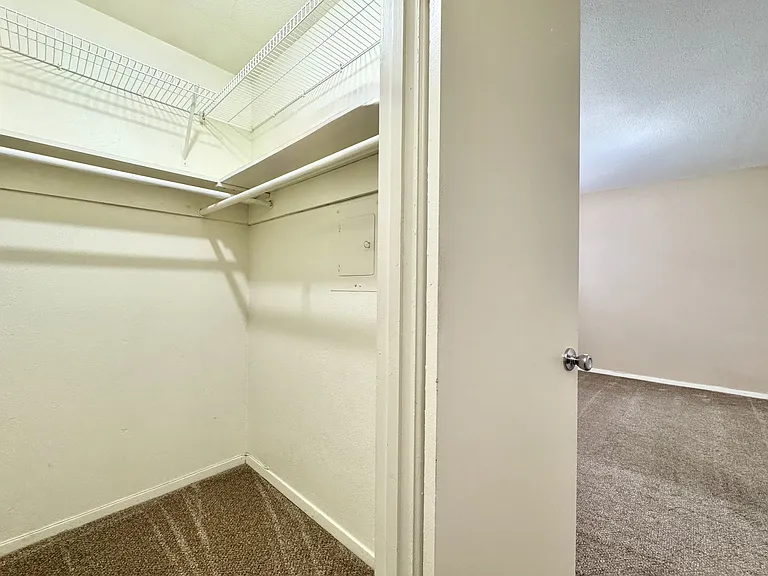 Canterbury House Apartments — Photo 16